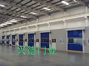 【快速卷簾門又環(huán)保，快速門又潔凈是工業(yè)廠房的好幫手】